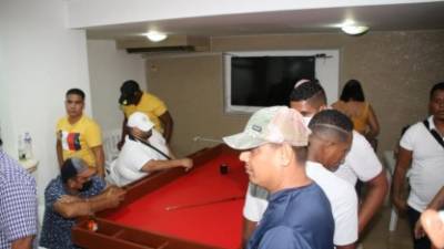 Fiestas, casas de citas clandestinas y libadores se mantienen en Guayaquil Fiestas, casas de citas clandestinas y libadores se mantienen en Guayaquil
