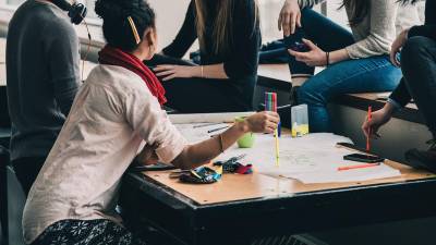 Estudio revela cu&aacute;les son las carreras universitarias mejor pagadas en Ecuador