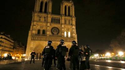 LUTO EN PARÍS: Misa en Notre Dame por las víctimas de los atentados LUTO EN PARÍS: Misa en Notre Dame por las víctimas de los atentados