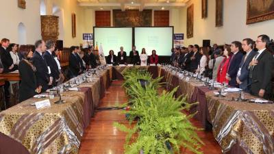 Alcaldes del mundo tratan en Quito políticas de migración Alcaldes del mundo tratan en Quito políticas de migración