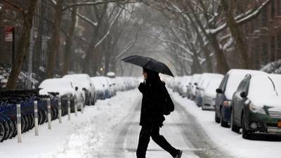 Cuomo dice que tormenta ha tenido menor impacto al esperado Cuomo dice que tormenta ha tenido menor impacto al esperado