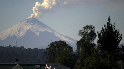 Cotopaxi mantiene emisi&oacute;n de vapor y gas