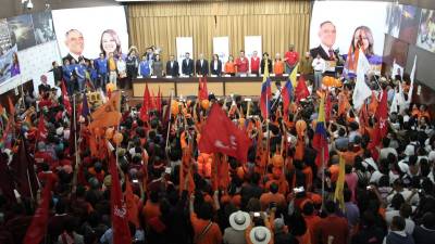 Paco Moncayo inscribe su candidatura en el CNE Paco Moncayo inscribe su candidatura en el CNE