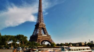 La Torre Eiffel reabre tras siete horas de protesta La Torre Eiffel reabre tras siete horas de protesta