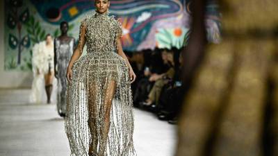 París Fashion Week: Schiaparelli abre los desfiles de alta costura, mientras que las miradas se centran en Dior París Fashion Week: Schiaparelli abre los desfiles de alta costura, mientras que las miradas se centran en Dior