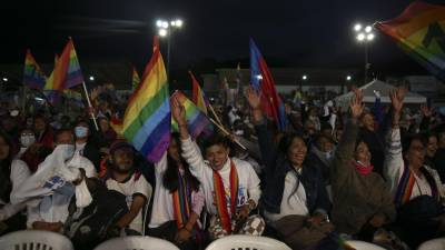 Conciertos, caravanas y comida: As&iacute; fue el cierre de campa&ntilde;a de los comicios locales en Ecuador