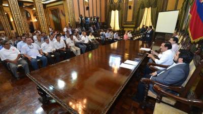 Taxistas podrían tener prórroga para los permisos de operación y renovación Taxistas podrían tener prórroga para los permisos de operación y renovación