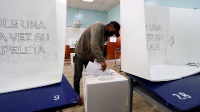 Ecuador rechaza el refer&eacute;ndum de Guillermo Lasso, pero obtiene el apoyo de Pichincha