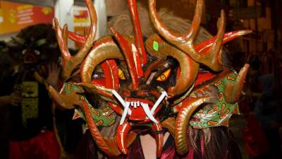 Cientos de "diablos" bailaron seis días en Píllaro Cientos de "diablos" bailaron seis días en Píllaro