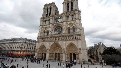 Par&iacute;s: Un polic&iacute;a dispara a un hombre que intent&oacute; agredirle en Notre Dame