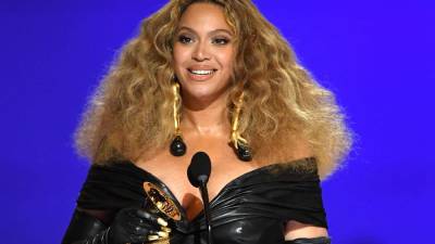 Beyoncé y Taylor Swift hacen historia en los Grammy Beyoncé y Taylor Swift hacen historia en los Grammy