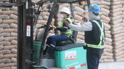 29 mujeres se graduaron como conductoras de veh&iacute;culos pesados