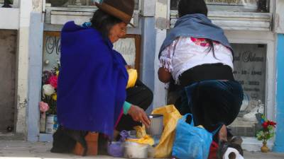 Día de difuntos: comer y beber junto a los muertos, la tradición de las familias y los difuntos para celebrar su día Día de difuntos: comer y beber junto a los muertos, la tradición de las familias y los difuntos para celebrar su día