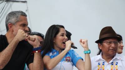 Luisa González insiste en su denuncia de 'fraude', mientras RETO se aleja y felicita a Daniel Noboa por su reelección Luisa González insiste en su denuncia de 'fraude', mientras RETO se aleja y felicita a Daniel Noboa por su reelección