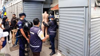 Descubren red de extorsión en la Bahía: agentes metropolitanos y una mujer involucrada como líder Descubren red de extorsión en la Bahía: agentes metropolitanos y una mujer involucrada como líder