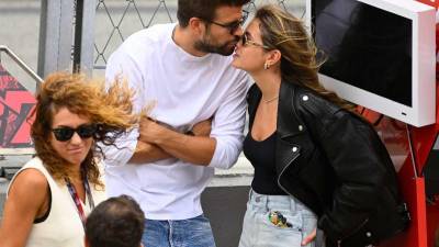 El incómodo episodio, captado en video y viralizado en redes sociales, mostró la tensión que aún genera su relación tras la separación de Piqué y Shakira. El incómodo episodio, captado en video y viralizado en redes sociales, mostró la tensión que aún genera su relación tras la separación de Piqué y Shakira.