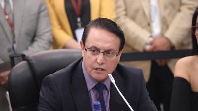 Suspenden a Fernando Villavicencio por 31 días por queja de la bancada correísta Suspenden a Fernando Villavicencio por 31 días por queja de la bancada correísta
