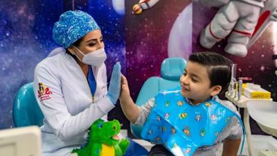 ¿Cuándo y a qué edad debo llevar a mi hijo a un odontopediatra? ¿Cuándo y a qué edad debo llevar a mi hijo a un odontopediatra?