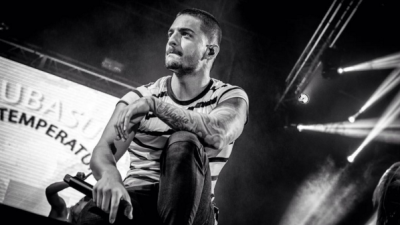 El cantante Maluma deja ver una parte de su cuerpo en redes
