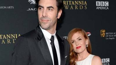 Sacha Baron Cohen e Isla Fischer donan casi 1 millón a niños sirios Sacha Baron Cohen e Isla Fischer donan casi 1 millón a niños sirios