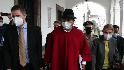 CONAIE acepta invitación del Gobierno para diálogo "con resultados"; convoca a vigilia en Quito CONAIE acepta invitación del Gobierno para diálogo "con resultados"; convoca a vigilia en Quito
