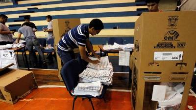 Observadores recomendaron cambios en urnas-biombo Observadores recomendaron cambios en urnas-biombo