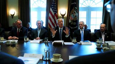 Trump se reúne por primera vez con su gabinete ministerial Trump se reúne por primera vez con su gabinete ministerial