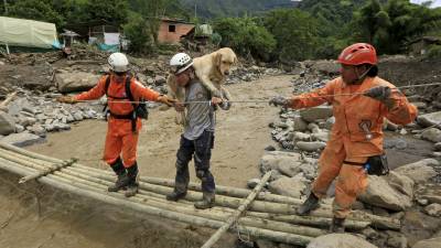 Inicia reconstrucción de población colombiana arrasada por avalancha Inicia reconstrucción de población colombiana arrasada por avalancha