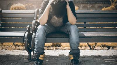 Hombre abandonó a su esposa e hijos por una mujer y resultó estafado y en quiebra Hombre abandonó a su esposa e hijos por una mujer y resultó estafado y en quiebra