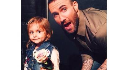 Adam Levine conoce a la ni&ntilde;a que llor&oacute; por &eacute;l