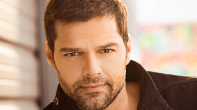 Ricky Martin dice que descubrió que era gay "gracias a John Travolta" Ricky Martin dice que descubrió que era gay "gracias a John Travolta"