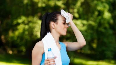 Expertos explican las consecuencias de pasar un día sin beber agua Expertos explican las consecuencias de pasar un día sin beber agua
