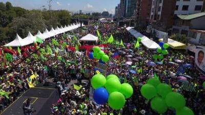 Concentración en la Avenida de los Shyris, para celebrar la presidencia de Lenín Moreno Concentración en la Avenida de los Shyris, para celebrar la presidencia de Lenín Moreno
