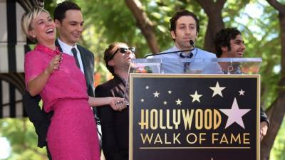 Kaley Cuoco recibe su estrella en Hollywood Kaley Cuoco recibe su estrella en Hollywood