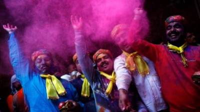 Holi, un festival que llena de colores a India Holi, un festival que llena de colores a India