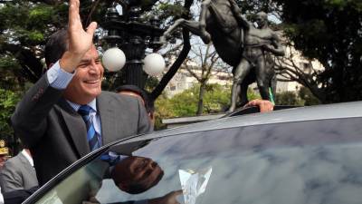 Correa viaja a Catar a buscar inversiones y a Suiza para exponer su proyecto Correa viaja a Catar a buscar inversiones y a Suiza para exponer su proyecto