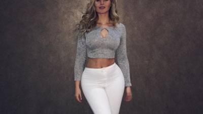 Modelo XL que se niega a mostrarse con retoques en Instagram