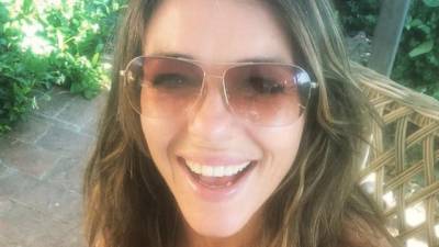 Elizabeth Hurley exhibe sus curvas en bikini a los 50 años Elizabeth Hurley exhibe sus curvas en bikini a los 50 años
