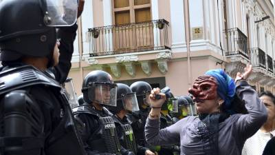 Secom se pronuncia sobre joven que hizo supuesto gesto obsceno a Correa