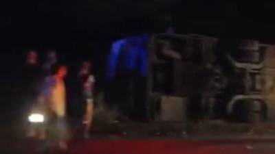 Varias personas fallecieron a causa de un accidente entre un bus y un camión en la ruta Ayampe-Puerto López Varias personas fallecieron a causa de un accidente entre un bus y un camión en la ruta Ayampe-Puerto López