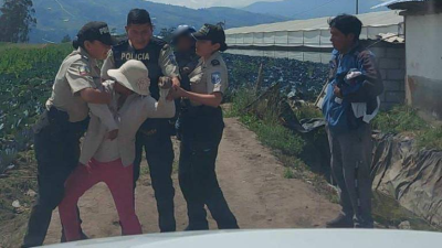 Menor que fue agredido a golpes por su madre en una calle de Ambato fue entregado a un familiar Menor que fue agredido a golpes por su madre en una calle de Ambato fue entregado a un familiar