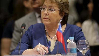 Aprobación de gestión de Bachelet baja al 24 % Aprobación de gestión de Bachelet baja al 24 %