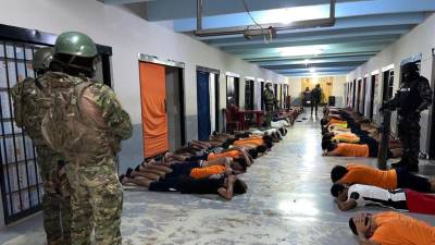 Hallan más granadas, balas y droga en una nueva intervención dentro de la Penitenciaría del Litoral Hallan más granadas, balas y droga en una nueva intervención dentro de la Penitenciaría del Litoral