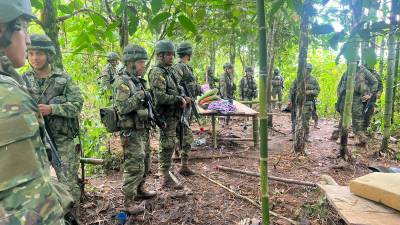 Hallan una base abandonada de las disidencias de las FARC en Esmeraldas Hallan una base abandonada de las disidencias de las FARC en Esmeraldas