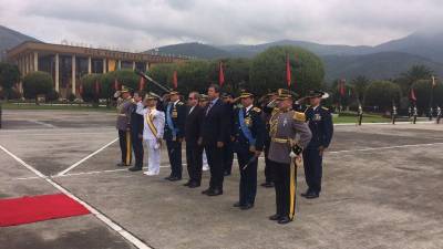 Edison Narv&aacute;ez se posesiona como comandante del Ej&eacute;rcito