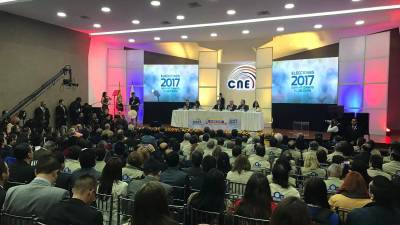 Abren las mesas de votaci&oacute;n para la segunda vuelta