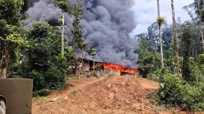 En Sucumbíos se descubrió un escondite de Comandos de la Frontera con armas y minas antipersonales En Sucumbíos se descubrió un escondite de Comandos de la Frontera con armas y minas antipersonales