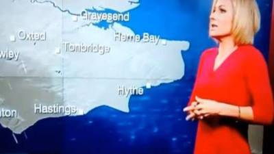 Presentadora de la BBC perdió el conocimiento en vivo Presentadora de la BBC perdió el conocimiento en vivo