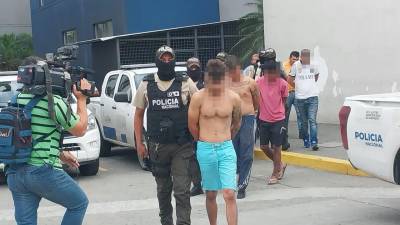 Así fue la emboscada a policías que terminó con la detención de 8 sujetos fuertemente armados en Guayaquil Así fue la emboscada a policías que terminó con la detención de 8 sujetos fuertemente armados en Guayaquil