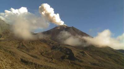 Volcán Reventador mantiene actividad eruptiva "alta" Volcán Reventador mantiene actividad eruptiva "alta"